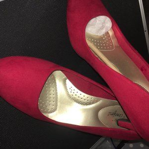 Red Dex Flex Faux Sued pumps